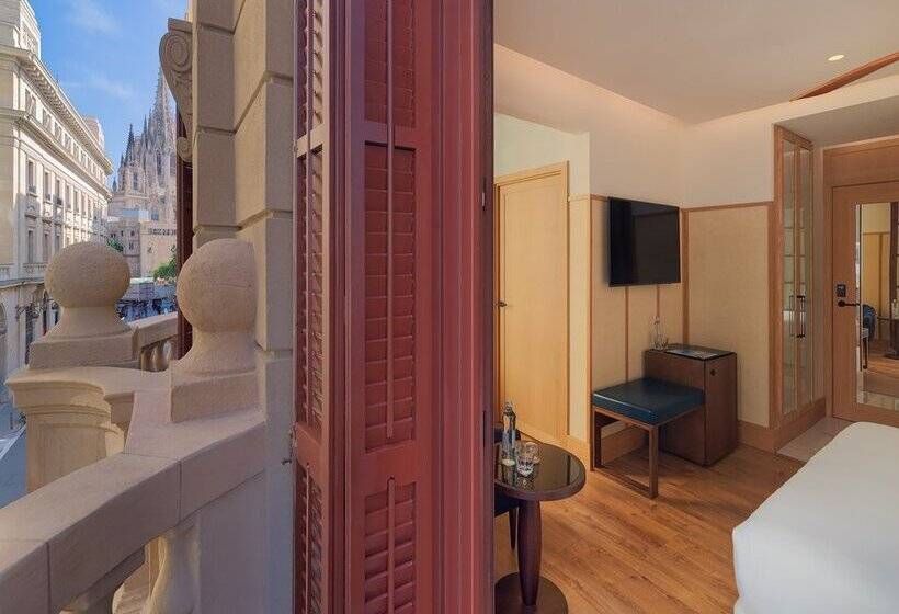 Classic Room with Views, H10 Madison 4* Sup