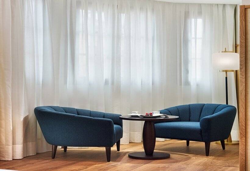Classic Room with Views, H10 Madison 4* Sup