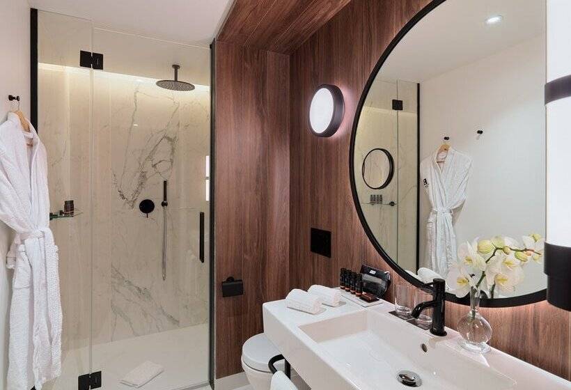 Classic Room with Views, H10 Madison 4* Sup