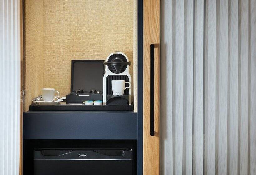 Classic Room with Views, H10 Madison 4* Sup