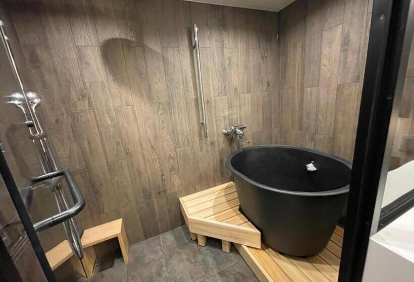 سوئیت جونیور خانوادگی, Kazurabashi