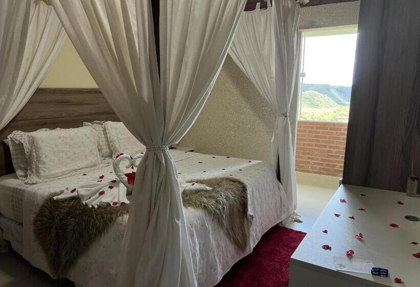 سوییت لوکس, Pedra Do Sino
