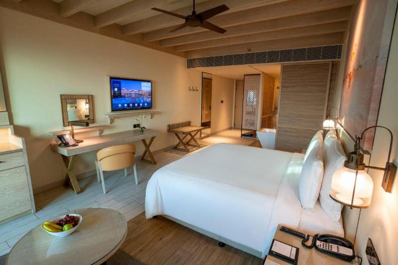 اتاق استاندارد با بالکن و چشم‌انداز دریا, Saadiyat Rotana Resort And Villas