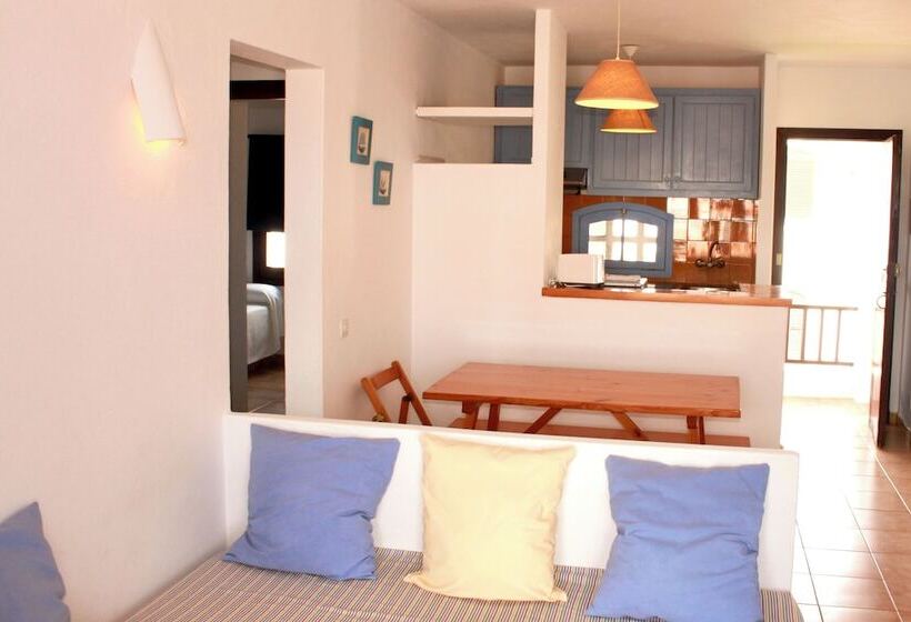 2 Bedroom Apartment with Terrace, Apartamentos Posidonia