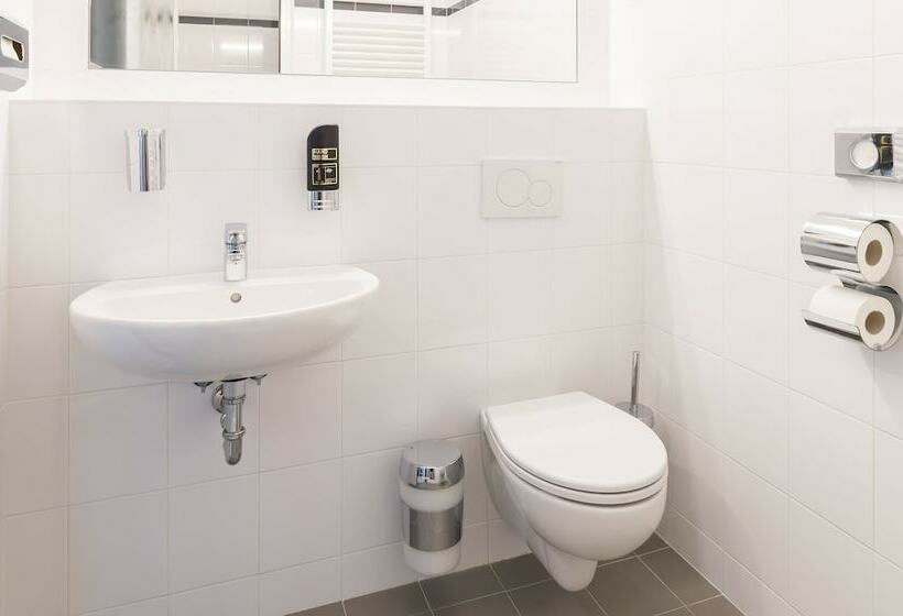 اتاق استاندارد یک نفره, a&o Hostel Venezia Mestre
