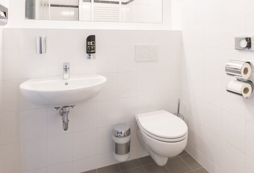 اتاق استاندارد سه نفره, a&o Hostel Venezia Mestre