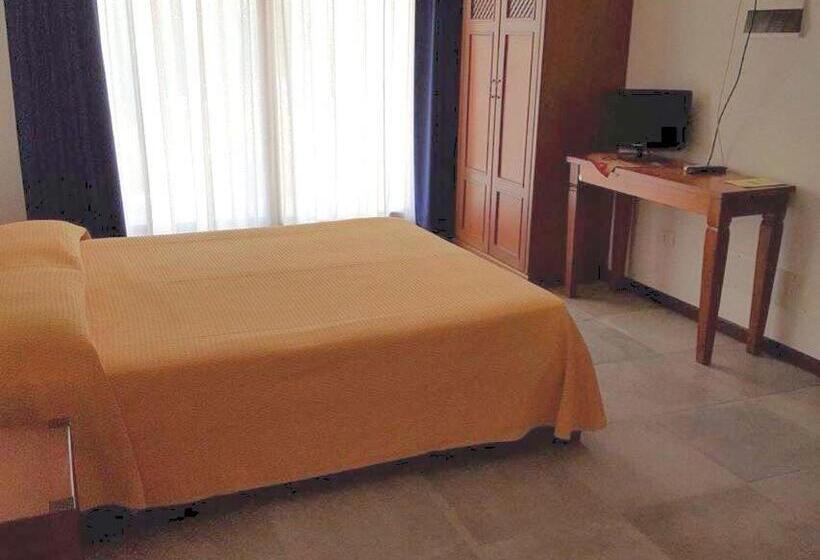 استودیوی استاندارد, Moresco Resort