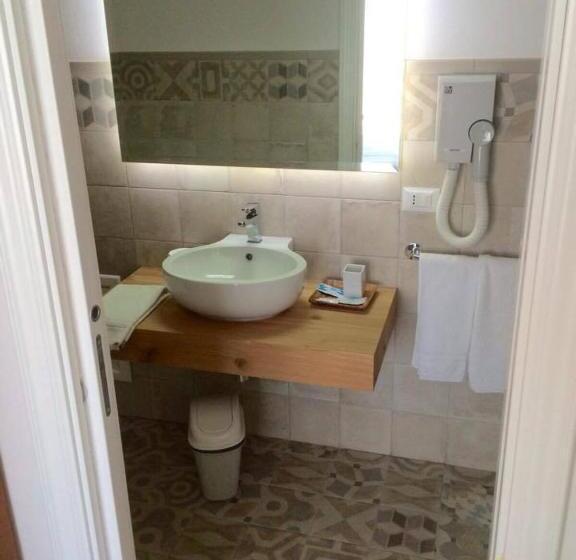 اتاق سوپریور با چشم‌انداز دریا, Moresco Resort