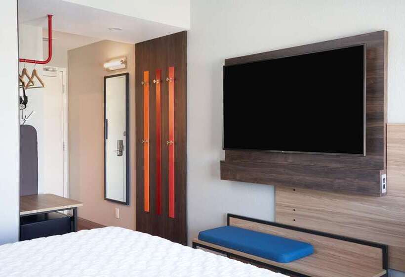 اتاق استاندارد با تخت بزرگ برای معلولان, Tru By Hilton Cedar Rapids Westdale