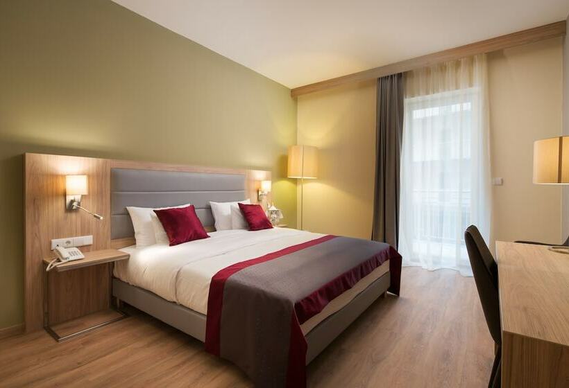 اتاق سوپریور با تخت بزرگ, Akeah Verdi Budapest