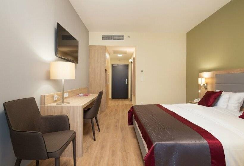 اتاق سوپریور با تخت بزرگ, Akeah Verdi Budapest