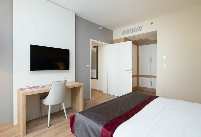 سوییت, Akeah Verdi Budapest