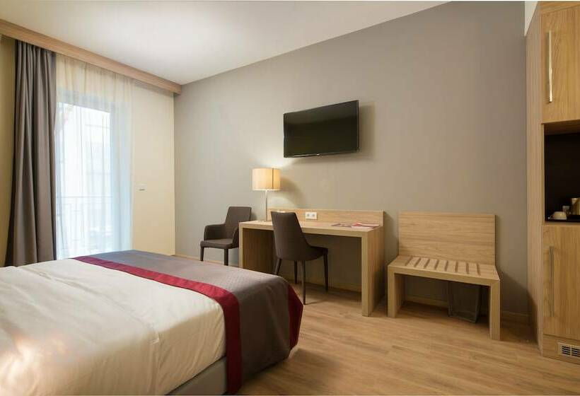 اتاق سوپریور با تخت بزرگ, Akeah Verdi Budapest