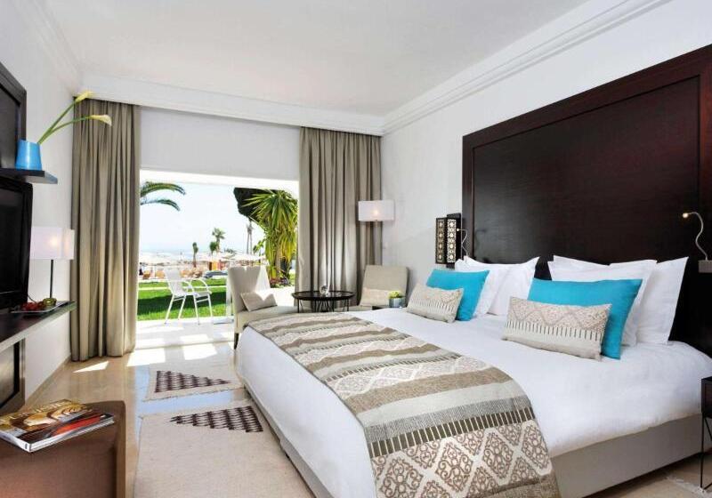 اتاق استاندارد با چشم‌انداز دریا, Wyndham Garden Ajman Corniche