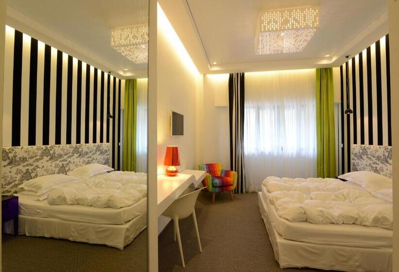 اتاق سوپریور با چشم‌انداز کوهستان, Miramar Hotel Resort And Spa