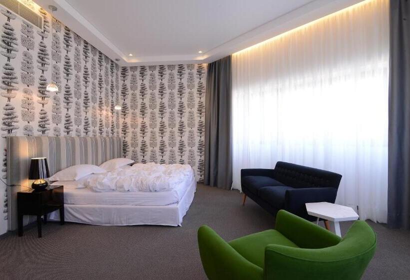 سوئیت جونیور با چشم‌انداز کوهستان, Miramar Hotel Resort And Spa