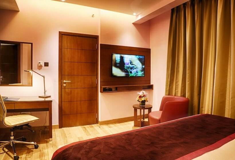 سوییت جونیور, Rose Park Hotel   Al Barsha, Opposite Metro Station