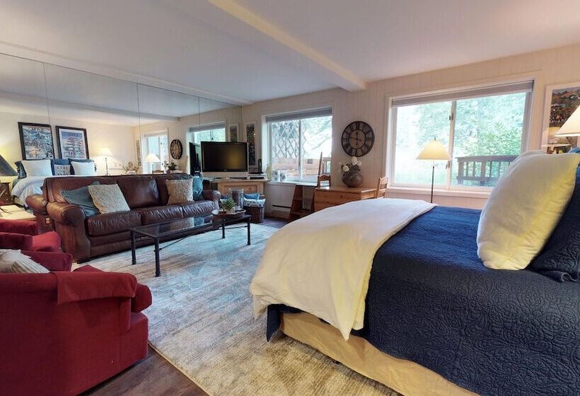استودیوی استاندارد, Christiania Condominiums  Coraltree Residence Collection