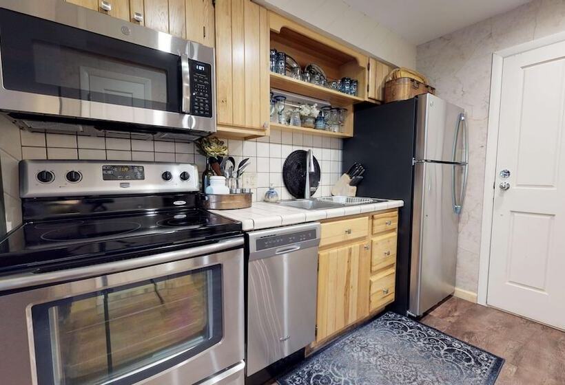 استودیوی استاندارد, Christiania Condominiums  Coraltree Residence Collection