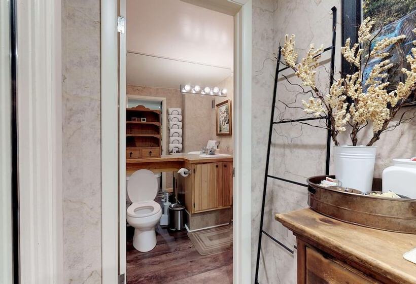 استودیوی استاندارد, Christiania Condominiums  Coraltree Residence Collection