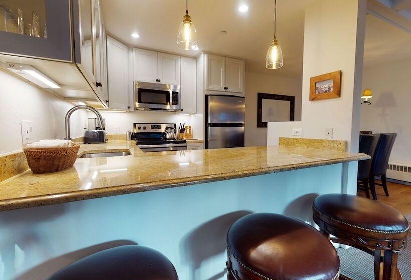 ویلای 2 خوابه, Christiania Condominiums  Coraltree Residence Collection