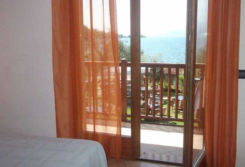 اتاق استاندارد سه نفره, Albergo Navene