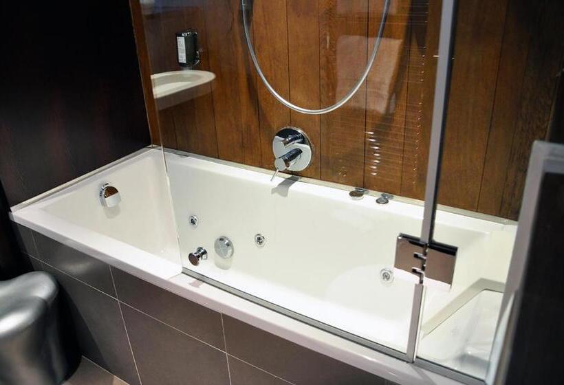 سوییت, Le B. Suites, Chambres & Restaurant