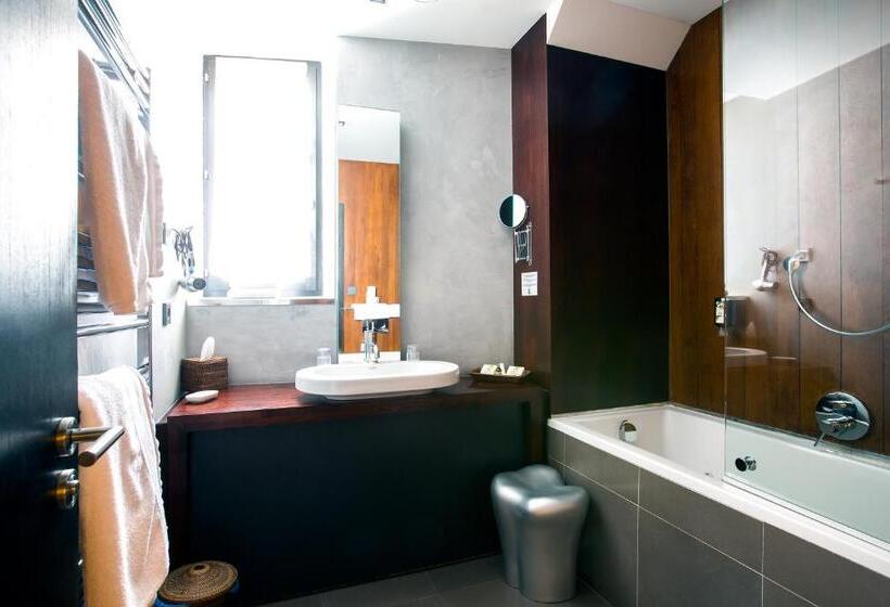 سوییت, Le B. Suites, Chambres & Restaurant