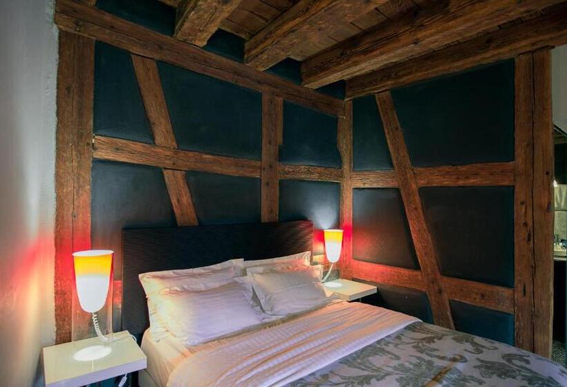 سوییت, Le B. Suites, Chambres & Restaurant