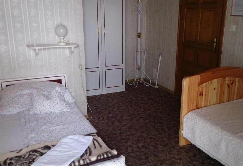 اتاق استاندارد سه تخته با بالکن, Steinhaus Bed & Breakfast