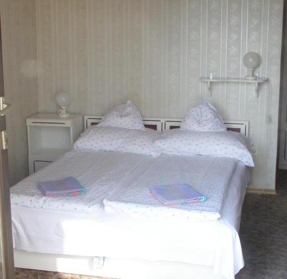 اتاق استاندارد سه تخته با بالکن, Steinhaus Bed & Breakfast