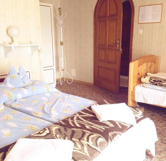 اتاق استاندارد سه تخته با بالکن, Steinhaus Bed & Breakfast