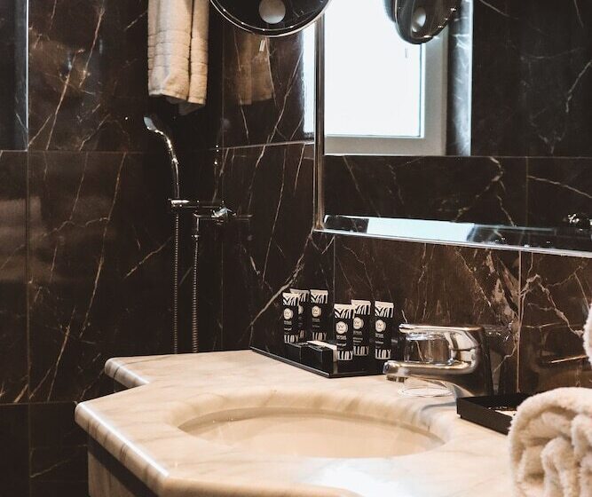 اتاق استاندارد, Athenian Riviera Hotel& Suites