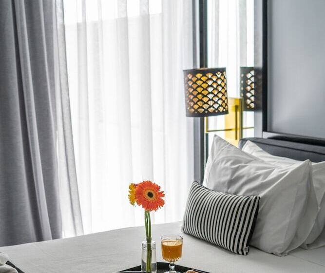اتاق استاندارد, Athenian Riviera Hotel& Suites