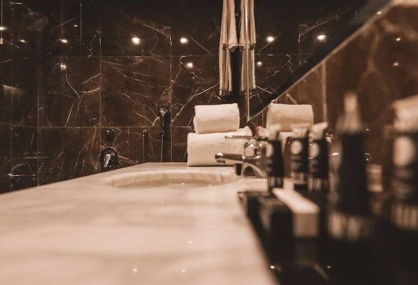 سوییت جونیور, Athenian Riviera Hotel& Suites