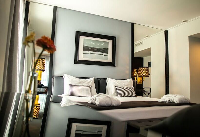 سوییت جونیور, Athenian Riviera Hotel& Suites