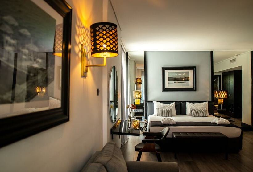 سوییت جونیور, Athenian Riviera Hotel& Suites