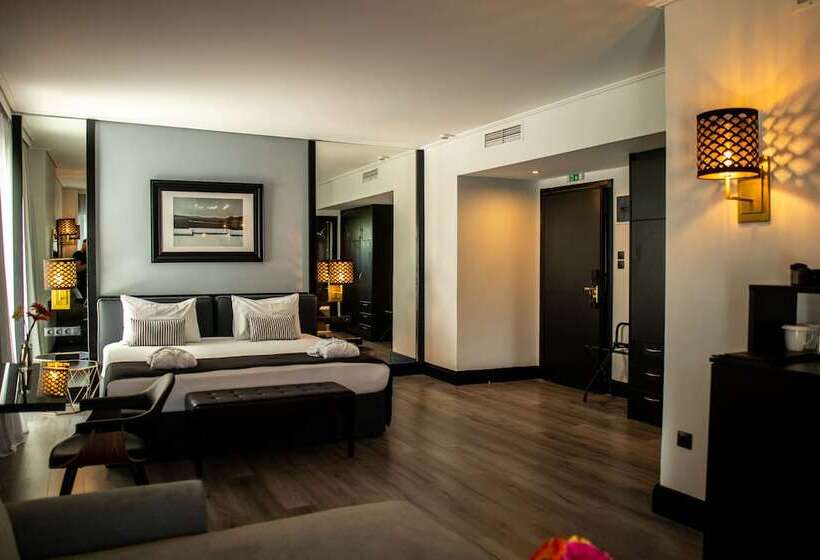 سوییت جونیور, Athenian Riviera Hotel& Suites