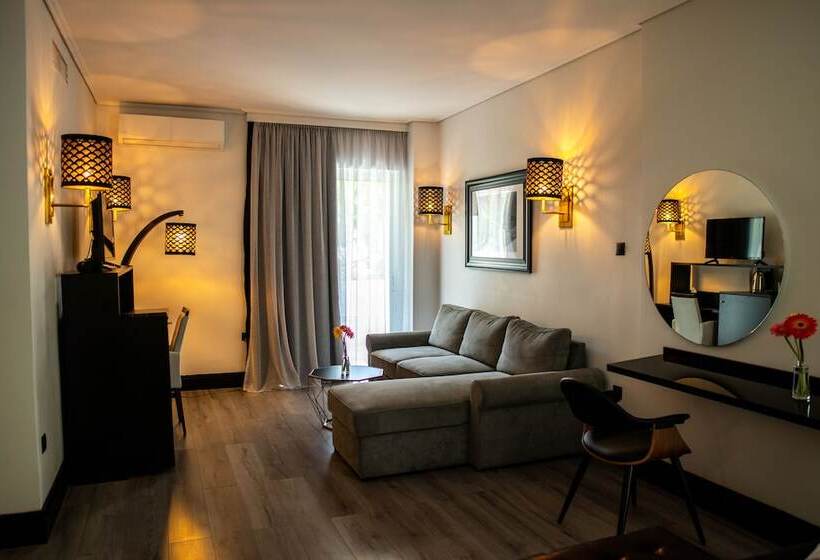 سوییت جونیور, Athenian Riviera Hotel& Suites