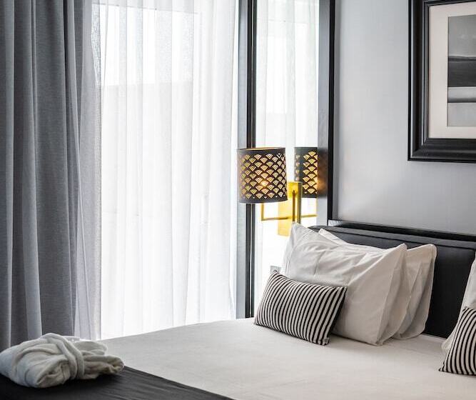 سوییت جونیور, Athenian Riviera Hotel& Suites