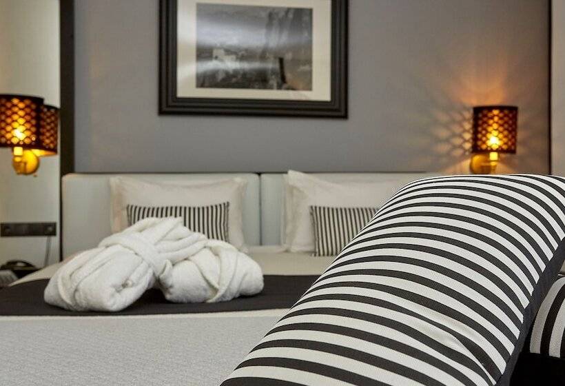 سوییت جونیور, Athenian Riviera Hotel& Suites