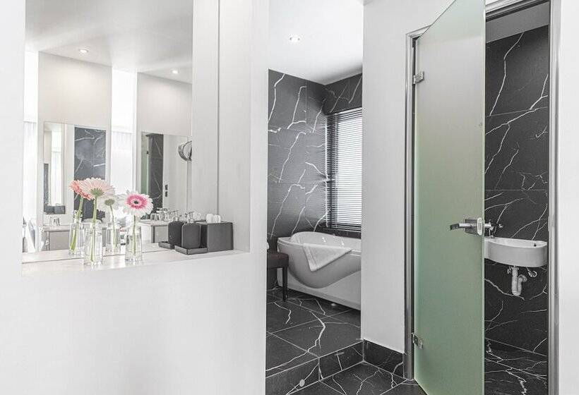 سوئیت اجرایی با چشم‌انداز دریا, Athenian Riviera Hotel& Suites
