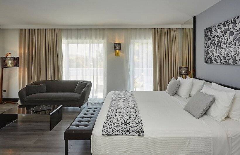 سوئیت اجرایی با چشم‌انداز دریا, Athenian Riviera Hotel& Suites