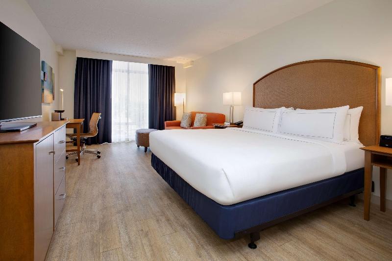 اتاق استاندارد با تخت بزرگ, Dello Ft Lauderdale Airport, Tapestry Collection By Hilton