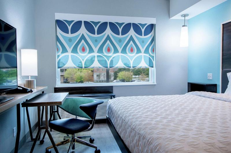 اتاق استاندارد با تخت بزرگ برای معلولان, Holiday Inn Express & Suites   Brantford, An Ihg