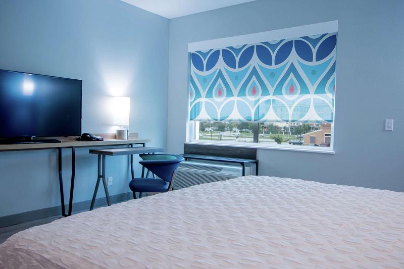 اتاق استاندارد با تخت بزرگ برای معلولان, Holiday Inn Express & Suites   Brantford, An Ihg