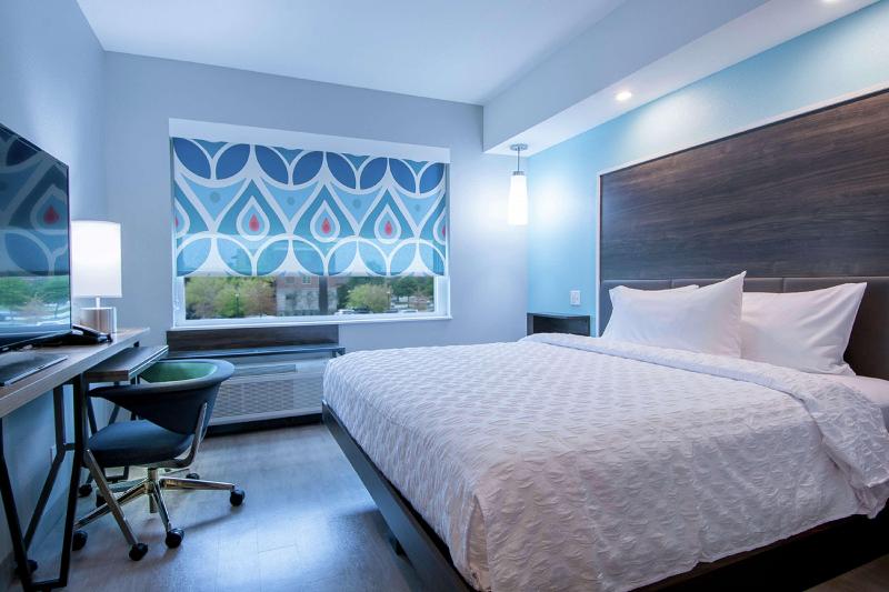 اتاق استاندارد با تخت بزرگ برای معلولان, Holiday Inn Express & Suites   Brantford, An Ihg