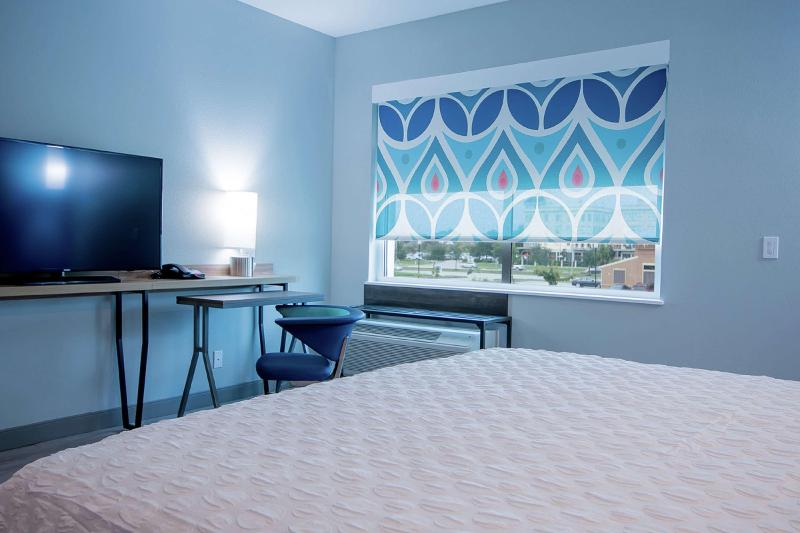 اتاق استاندارد با تخت بزرگ برای معلولان, Holiday Inn Express & Suites   Brantford, An Ihg