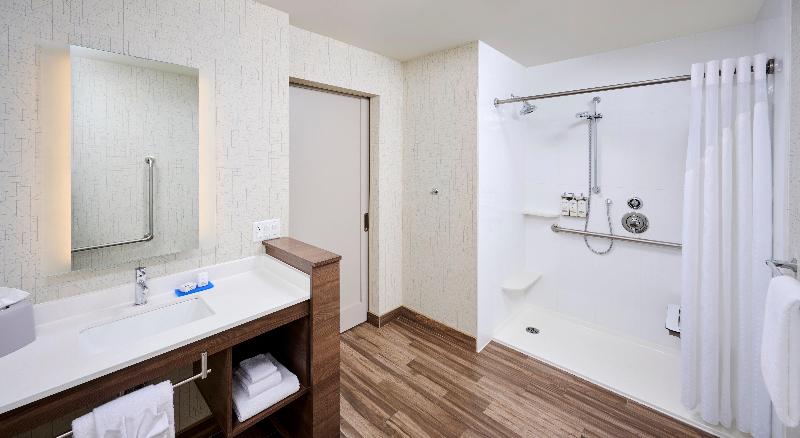اتاق استاندارد برای معلولان, Holiday Inn Express & Suites   Brantford, An Ihg