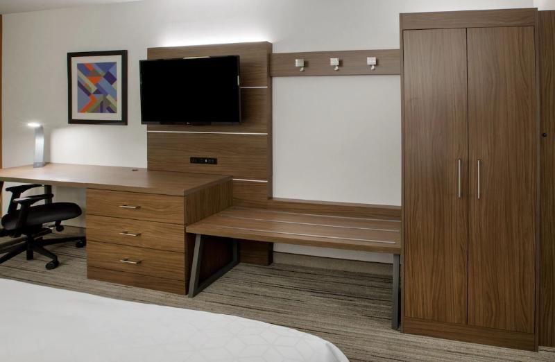 سوئیت برای معلولان, Holiday Inn Express & Suites Redding, An Ihg
